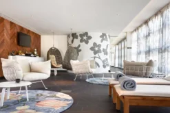 Kartell Stone Bijzettafel Amber -Flos || EMU Winkel x886x886 0011.jpg.pagespeed.ic .RkTUqGbJ60