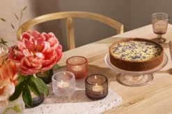 Iittala Kastehelmi Theelicht Waxinelichthouder Cranberry -Flos || EMU Winkel x886x886 10 x moederdagcadeaus iittala kastehelmi taart en theelicht 900x600.jpg.pagespeed.ic .GpjEn 425u