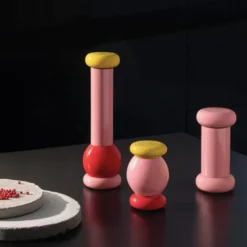 Alessi Sotsass Peper- En Zoutmolen Rood -Flos || EMU Winkel x886x886 alessi sotsass peper zoutmolen.jpeg.pagespeed.ic .k Ik1swCGq