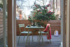 Fermob Luxembourg Tuintafel 143x80 Poppy -Flos || EMU Winkel x886x886 binnenkijkertuinemmastraat.jpg.pagespeed.ic .UZRvJVISJV