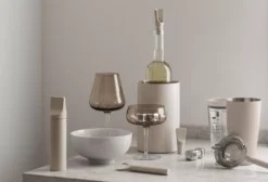 Blomus Belo Witte Wijnglazen Set Van 2 Smoke -Flos || EMU Winkel x886x886 blomus belo coupe champagneglazen set van 21.jpg.pagespeed.ic .4Ovg63XYlW