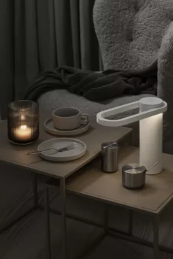 Blomus Hoop Tafellamp LED Oplaadbaar Warm Grey 19 Blomus Hoop Tafellamp LED Oplaadbaar Warm Grey -Flos || EMU Winkel x886x886 blomus hoop tafellamp2.jpg.pagespeed.ic .qgLmY1zNXd 1