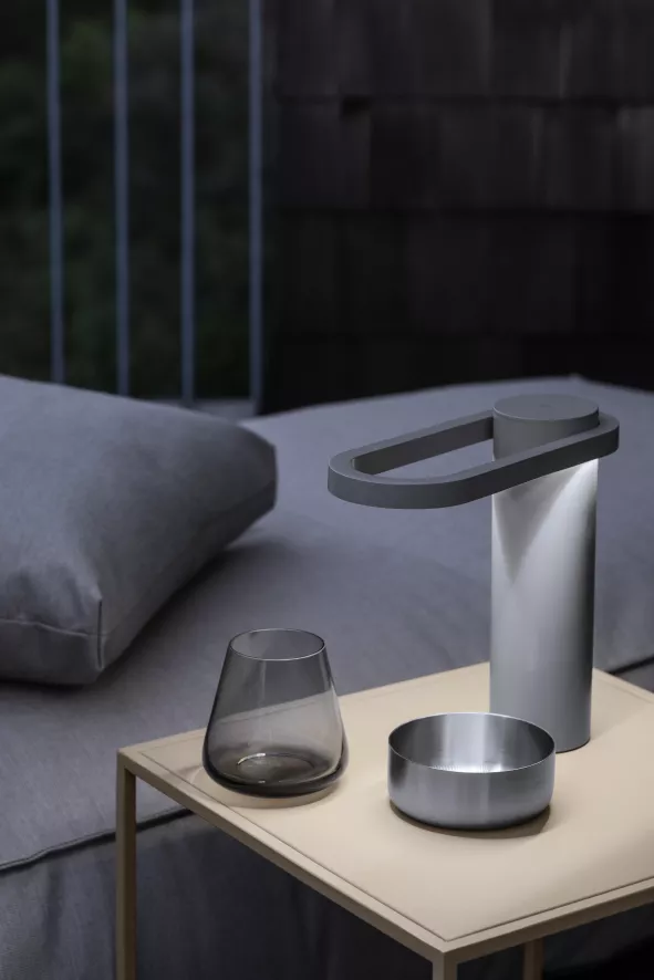 Blomus Hoop Tafellamp LED Oplaadbaar Warm Grey 9 Blomus Hoop Tafellamp LED Oplaadbaar Warm Grey - Afbeelding 7