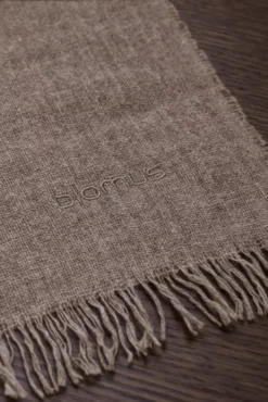 Blomus Merino Plaid 130x200 Fungi -Flos || EMU Winkel x886x886 blomus merino plaid 130x20012.jpg.pagespeed.ic .tM4Me9wbLe