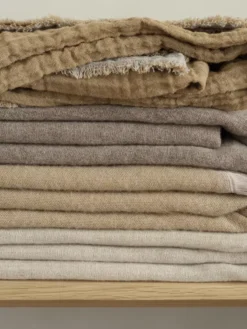 Blomus Merino Plaid 130x200 Fungi -Flos || EMU Winkel x886x886 blomus merino plaid 130x20018.jpg.pagespeed.ic .dnaHxJeGFC