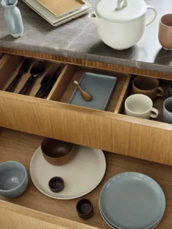 Broste Copenhagen Eli Dinerbord Ø26 Soft Blue -Flos || EMU Winkel x886x886 broste copenhagen eli dinerbord 266.jpg.pagespeed.ic .c9OXEp4h 5