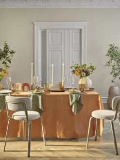 Broste Copenhagen Gracie Servet Aubergine -Flos || EMU Winkel x886x886 broste copenhagen oda eetkamerstoel gestoffeerd8.jpg.pagespeed.ic .0me ZrA51n