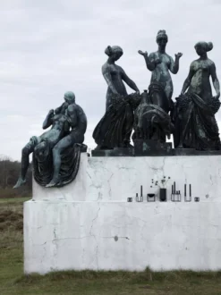 Audo Copenhagen Kubus Lolo Vaas Zwart -Flos || EMU Winkel x886x886 by lassen line kandelaar33.jpg.pagespeed.ic .8aOOvKPXWx