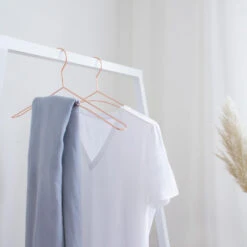 Collection Kledinghanger Set V2 Zwart -Flos || EMU Winkel x886x886 collection kledinghanger set v26.jpg.pagespeed.ic .pZBC9Z7rx4