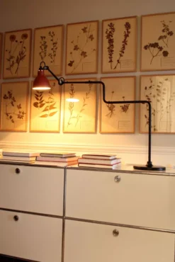 DCW éditions Lampe Gras N317 Bureaulamp Blauw -Flos || EMU Winkel x886x886 dcw editions lampe gras n317 tafellamp sfeer 2.jpg.pagespeed.ic .TCLzCC25dv