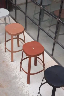 Emu Thor Kruk Donkerblauw -Flos || EMU Winkel x886x886 emu thor barkruk 7519.jpg.pagespeed.ic .IFhKQSns2L