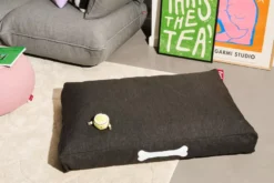 Fatboy Doggielounge Olefin Hondenkussen Small Mist -Flos || EMU Winkel x886x886 fatboy doggielounge olefin hondenkussen large3.jpg.pagespeed.ic .iRc2f6i1yw 2