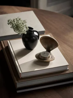 Ferm Living Clam Waxinelichthouder Messing -Flos || EMU Winkel x886x886 ferm living clam kandelaar messing3.jpg.pagespeed.ic .qXPfy VDzD