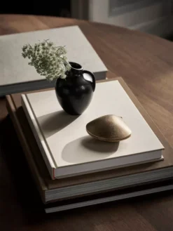 Ferm Living Clam Waxinelichthouder Messing -Flos || EMU Winkel x886x886 ferm living clam kandelaar messing4.jpg.pagespeed.ic .mvy tPUf2O