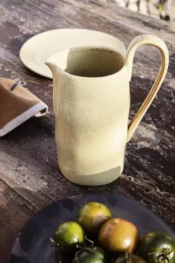 Ferm Living Flow Karaf Yellow Speckle -Flos || EMU Winkel x886x886 ferm living flow karaf4.jpg.pagespeed.ic .yYEqIGETMt