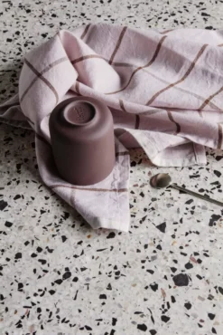 Ferm Living Hale Yarn-dyed Theedoek Chocolate/Bright Blue -Flos || EMU Winkel x886x886 ferm living hale yarn dyed theedoek24.jpg.pagespeed.ic .qPs2y5oRQz