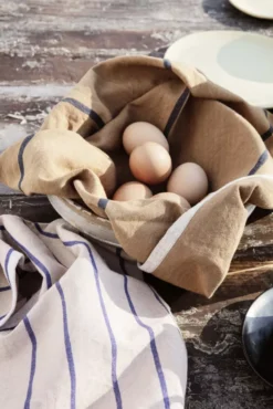 Ferm Living Hale Yarn-dyed Theedoek Chocolate/Bright Blue -Flos || EMU Winkel x886x886 ferm living hale yarn dyed theedoek27.jpg.pagespeed.ic .flKHEjeDsY