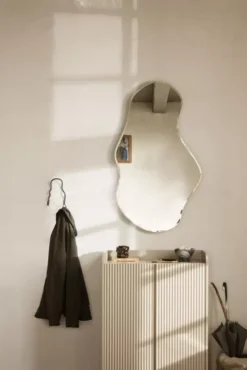 Ferm Living Pond Spiegel Organisch Large Brass -Flos || EMU Winkel x886x886 ferm living pond spiegel organisch large1.jpg.pagespeed.ic .2hxqu4KPRV