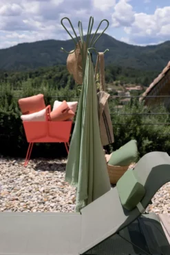 Fermob Dune Ligstoel Stereo Rosemary -Flos || EMU Winkel x886x886 fermob accroche coeurs kapstok staand.jpg.pagespeed.ic .EUvXiy lL 2