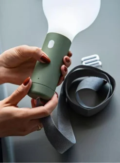 Fermob Aplo Hanglamp LED Oplaadbaar Ø11.5 Cactus 31 Fermob Aplo Hanglamp LED Oplaadbaar Ø11.5 Cactus -Flos || EMU Winkel x886x886 fermob aplo ophang riem accessoire2.JPG.pagespeed.ic .3Lq PCTHu5