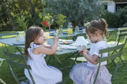 Fermob Bistro Tuintafel 71x71 Clay Grey -Flos || EMU Winkel x886x886 fermob bistroset tuin 60 tafel 2 stoelen2.jpg.pagespeed.ic .KaMeUQadvD