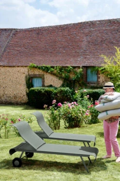 Fermob Dune Ligstoel Stereo Rosemary -Flos || EMU Winkel x886x886 fermob dune ligstoel.jpg.pagespeed.ic .qzBJRnN0Em