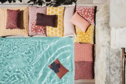 Fermob Envie D'ailleurs Outdoor Bananas Kussen 70x70 Plum -Flos || EMU Winkel x886x886 fermob envie d ailleurs outdoor banana kussen 70x70.jpg.pagespeed.ic .x5Ol3vf3is