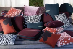 Fermob Envie D'ailleurs Outdoor Bananas Kussen 70x70 Plum -Flos || EMU Winkel x886x886 fermob envie d ailleurs outdoor bananas kussen 70x707.jpg.pagespeed.ic .twNiQI6z u