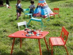 Fermob Luxembourg Kinder Tuinstoel Acapulco Blue -Flos || EMU Winkel x886x886 fermob luxembourg kid kinderstoel sfeer 1.jpg.pagespeed.ic .j9vy4Gupkl 1