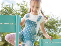 Fermob Luxembourg Kinder Tuinstoel Acapulco Blue -Flos || EMU Winkel x886x886 fermob luxembourg kid kinderstoel sfeer 3.jpg.pagespeed.ic .cz7PcsEhNG 1