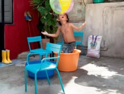 Fermob Luxembourg Kinder Tuinstoel Acapulco Blue -Flos || EMU Winkel x886x886 fermob luxembourg kid kinderstoel sfeer 4.jpg.pagespeed.ic .2TKRGH 1oC 1