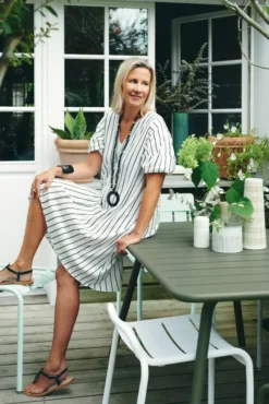 Fermob Luxembourg Kruk Pink Praline -Flos || EMU Winkel x886x886 fermob luxembourg tuinstoel zonder rugleuning27.jpg.pagespeed.ic .6pJJm0BJb9 1