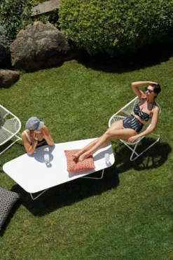 Fermob Sixties Tuinstoel Onderstel Cotton White, Zitting Cotton White -Flos || EMU Winkel x886x886 fermob sixties tuinstoel10.jpg.pagespeed.ic .2OPA60Dq9R