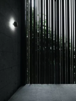 Flos Bellhop Wandlamp Buiten LED Zwart -Flos || EMU Winkel x886x886 flos bellhop wandlamp led7.jpg.pagespeed.ic .Dibc7HjfEF 1