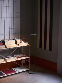 Flos Oblique Vloerlamp LED Mat Bruin -Flos || EMU Winkel x886x886 flos oblique vloerlamp led10.jpg.pagespeed.ic .6vQmDXVOp1