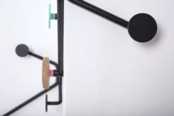 Gazzda Hook Kapstok Binnenhoek Roze -Flos || EMU Winkel x886x886 gazzda hook kapstok rechte muur1.jpg.pagespeed.ic .mW1CSgtVxV 1