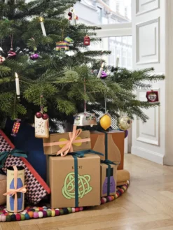 Hay Door Mat Deurmat Burgundy 25 Hay Door Mat Deurmat Burgundy -Flos || EMU Winkel x886x886 hay kerst chimchimdoormatknotpillarcandletimewandschambervasecodyfosterchristmasornaments.jpg.pagespeed.ic .kXzjskZ0Wo