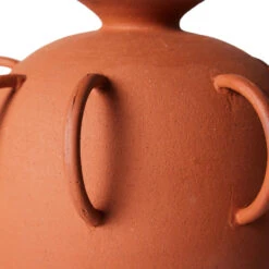 HKliving HK Objects Vaas Met Handvat Terracotta -Flos || EMU Winkel x886x886 hkliving hk objects vaas met handvat terracotta3.jpg.pagespeed.ic .4 E5FpDT0W