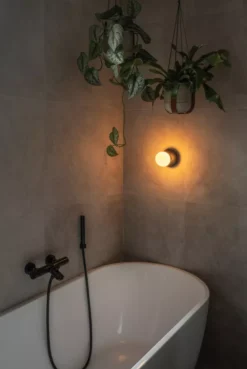 Humble Bee Wandlamp Oplaadbaar Goud Opaal -Flos || EMU Winkel x886x886 humble bee wandlamp oplaadbaar8.jpg.pagespeed.ic .x4 o9x6Bkr