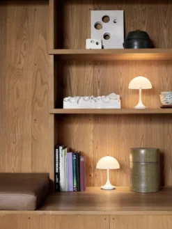 Louis Poulsen Panthella Portable Tafellamp V1 Ø16 LED Metal Zwart -Flos || EMU Winkel x886x886 louis poulsen panthella portable tafellamp led oplaadbaar21.jpg.pagespeed.ic .WFw4tNzU21