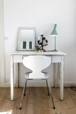 Louis Poulsen AJ Bureaulamp V3 Stainless Steel -Flos || EMU Winkel x886x886 lw lp solroed 0117.jpg.pagespeed.ic .NLFNJ1asSv