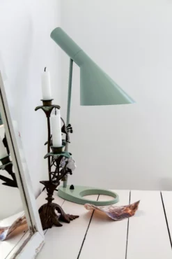 Louis Poulsen AJ Bureaulamp V3 Stainless Steel -Flos || EMU Winkel x886x886 lw lp solroed 0120.jpg.pagespeed.ic .GiIrJjEm0f