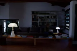 Martinelli Luce Pipistrello Mini Tafellamp LED Paarsrood -Flos || EMU Winkel x886x886 martinelli luce pipistrello sfeer 16.jpg.pagespeed.ic .db4uTiCvtP