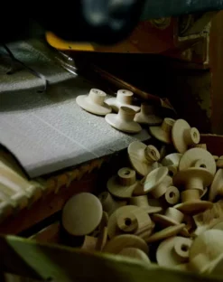 Muuto The Dots Haak 13cm Taupe -Flos || EMU Winkel x886x886 muuto the dots haak 5 stuks8.jpg.pagespeed.ic .od9hkirwUs 3