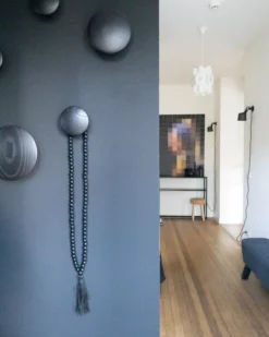 Muuto The Dots Haak 17cm Off-White -Flos || EMU Winkel x886x886 myflinders muuto vipp farrowandball hal woonkamer.jpg.pagespeed.ic .GKQTGPCi2l