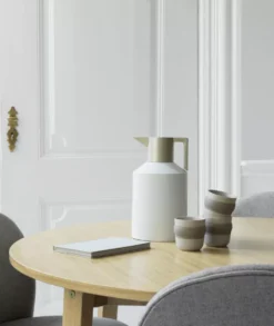 Normann Copenhagen Geo Vacuum Thermoskan 1,5 Wit/zilver -Flos || EMU Winkel x886x886 normann copenhagen geo vacuum thermoskan 1 518.jpg.pagespeed.ic .vpaTEXKEjl