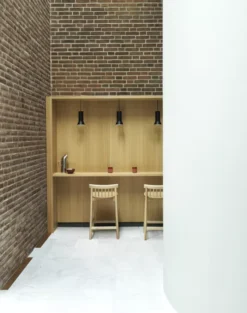 Normann Copenhagen Hat Hanglamp Ø13 Warm Grijs -Flos || EMU Winkel x886x886 normann copenhagen pind barkruk 752.jpg.pagespeed.ic .r3oVW5yAi0