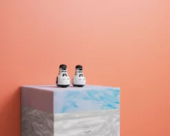 Normann Copenhagen Friends Peper- En Zoutstel -Flos || EMU Winkel x886x886 normann friends salt pepper sfeer4.jpg.pagespeed.ic .1u qnlUsnT