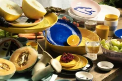 Serax Feast By Ottolenghi Dienblad Voet Small Gold -Flos || EMU Winkel x886x886 serax feast by ottolenghi saladeschaal 3014.jpg.pagespeed.ic .iUUSRHhXQe