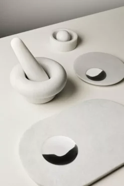 Tom Dixon Stone Dienblad Marmer Ø22 -Flos || EMU Winkel x886x886 tom dixon stone snijplank marmer3.jpg.pagespeed.ic .Kc2qgbPEUe